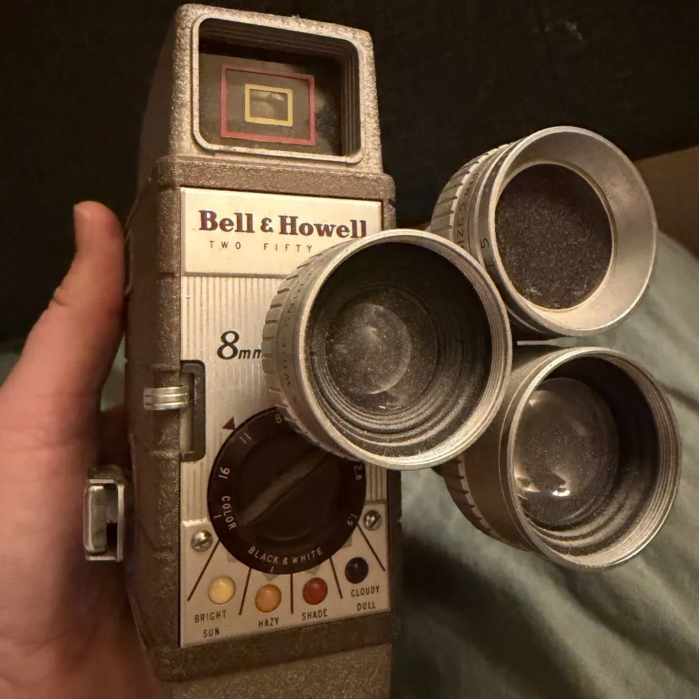 VTG Bell & Howell Two Fifty Two 8MM Movie Camera WITH contrast filters UNTESTED
